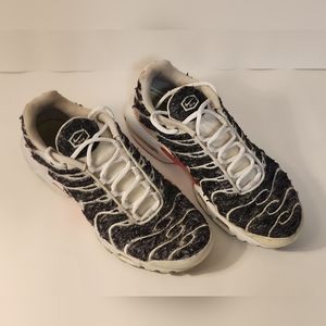 Nike Airmax Plus Essential Crater, White, Bright Crimson, Dust, Mens Size 9.5